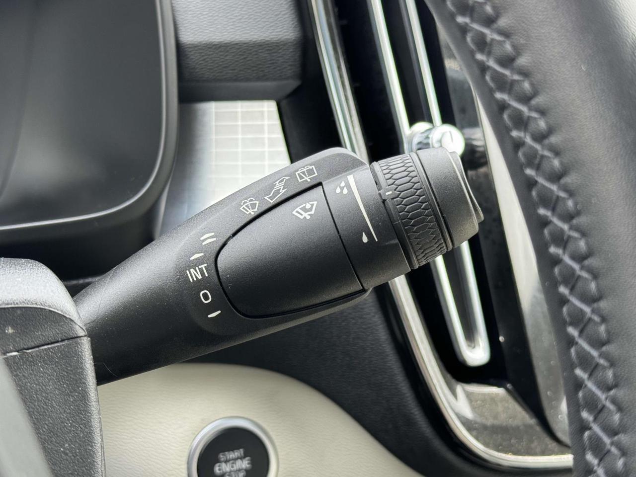 2022 Volvo XC40 Momentum Fredericksburg VA