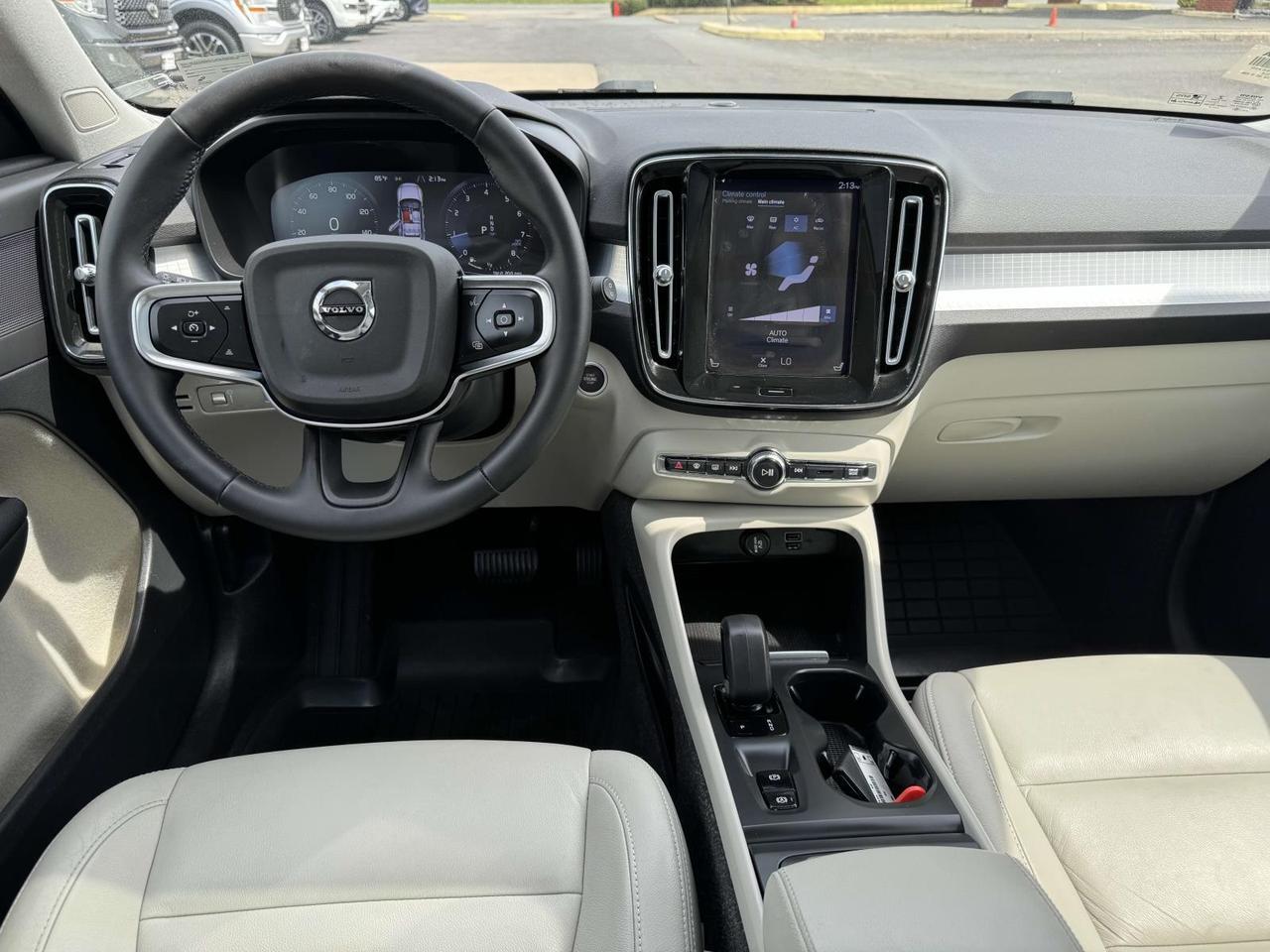 2022 Volvo XC40 Momentum Fredericksburg VA