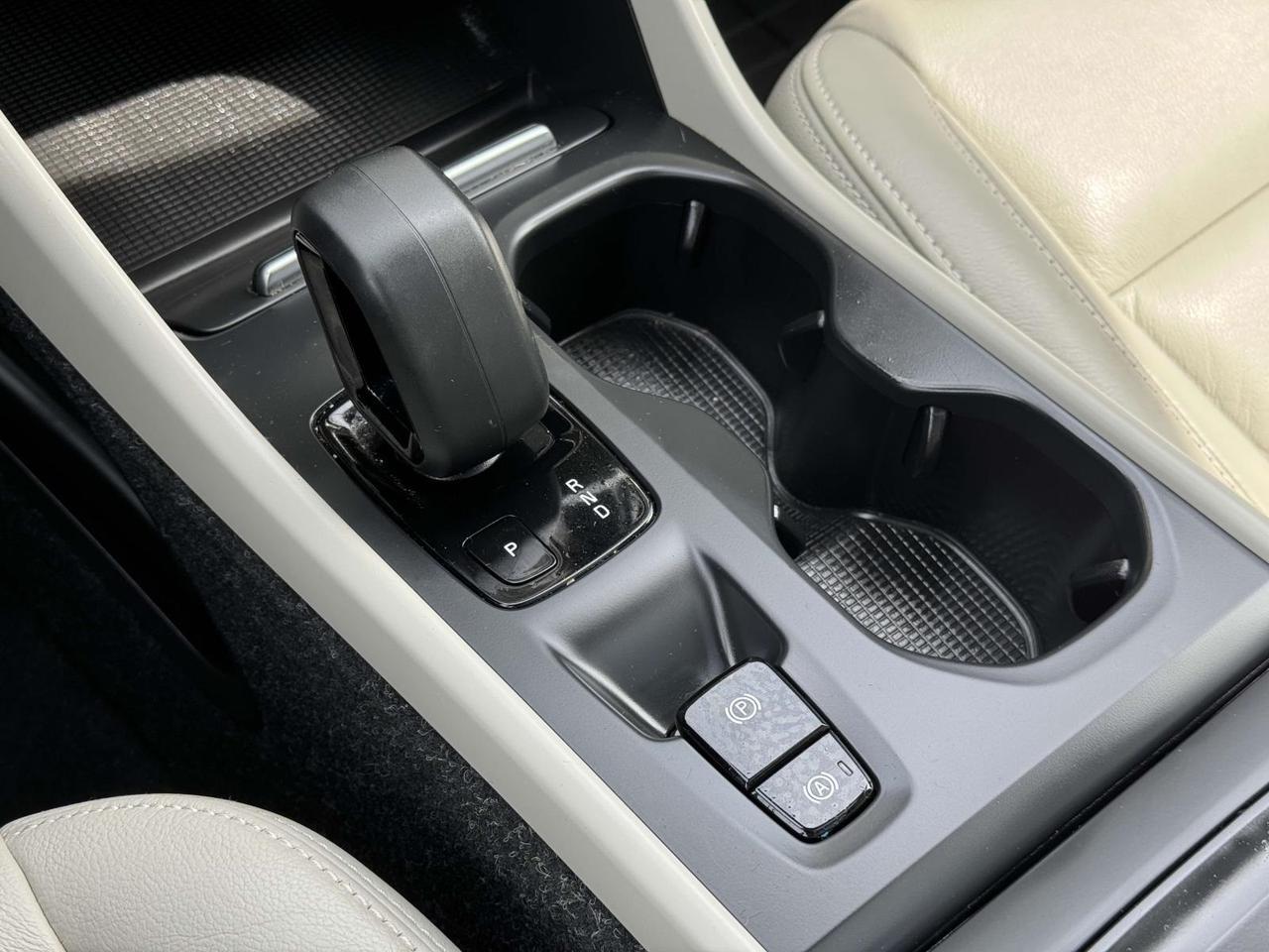 2022 Volvo XC40 Momentum Fredericksburg VA