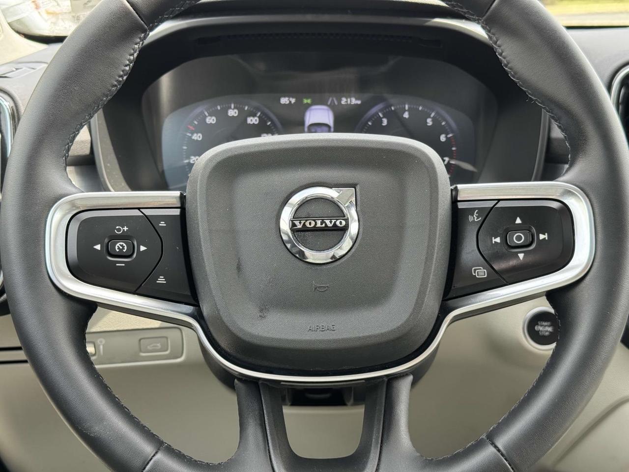 2022 Volvo XC40 Momentum Fredericksburg VA