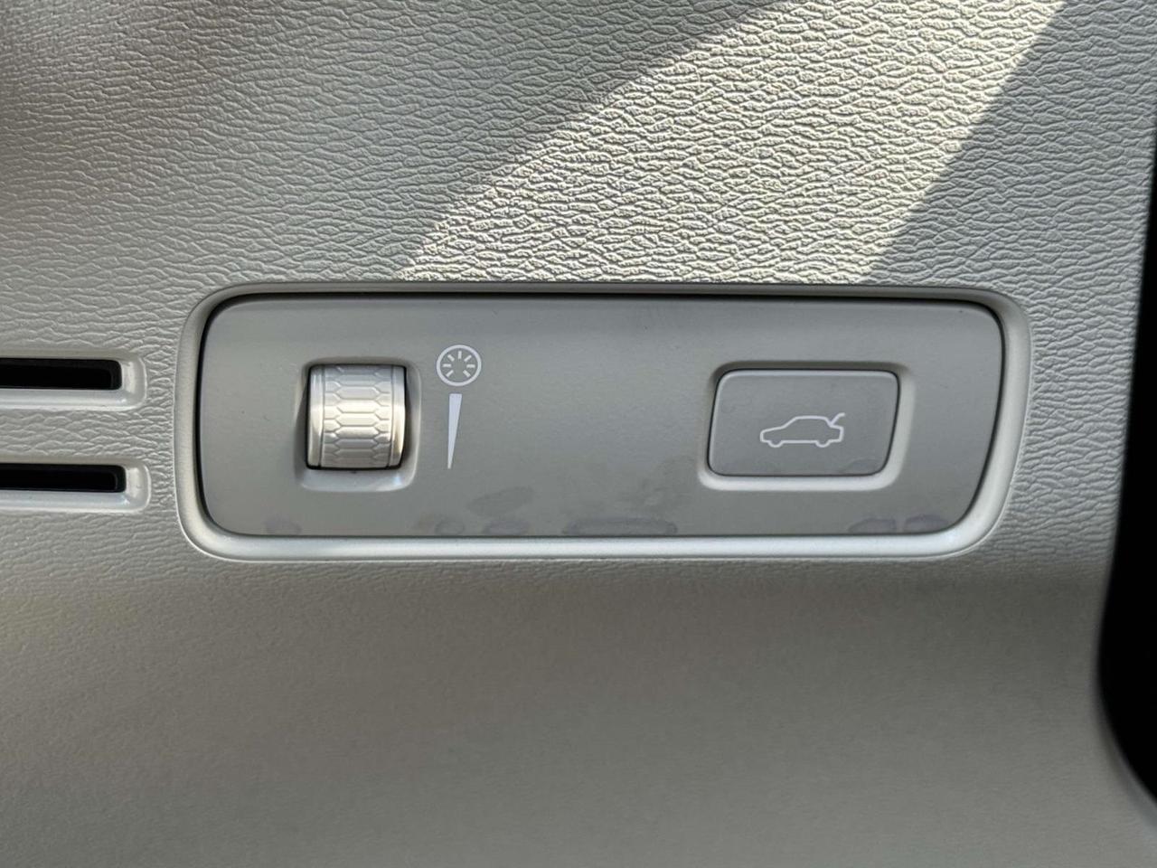 2022 Volvo XC40 Momentum Fredericksburg VA