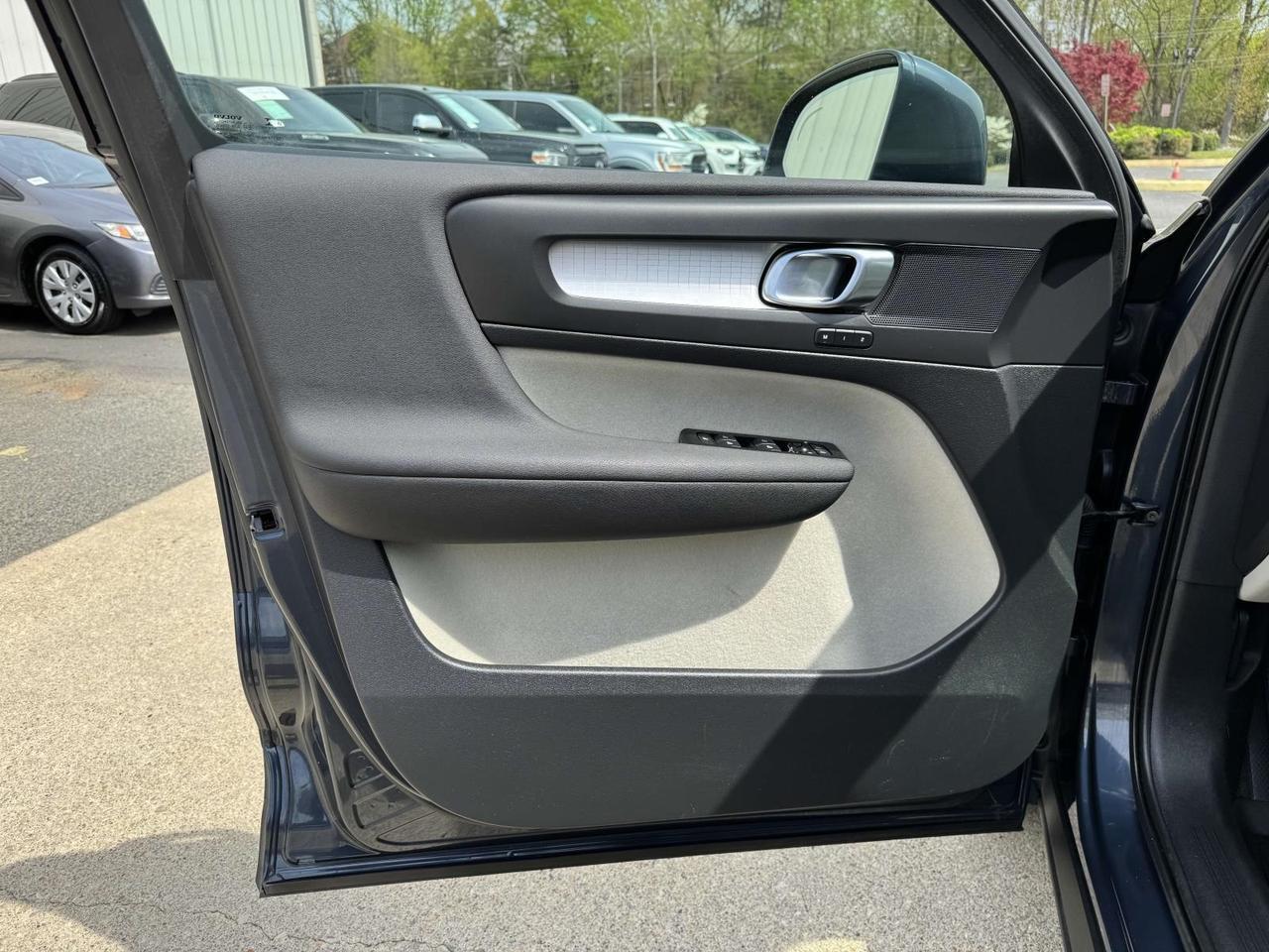 2022 Volvo XC40 Momentum Fredericksburg VA