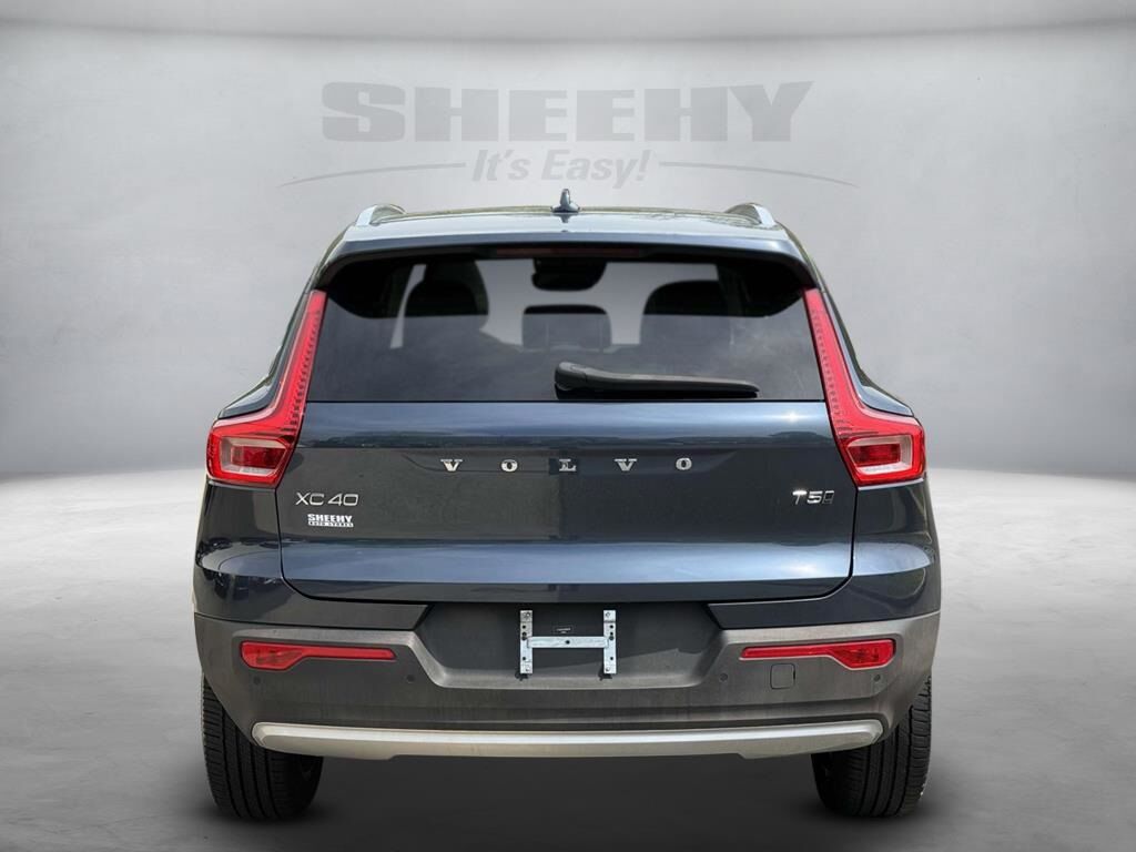 2022 Volvo XC40 Momentum Fredericksburg VA