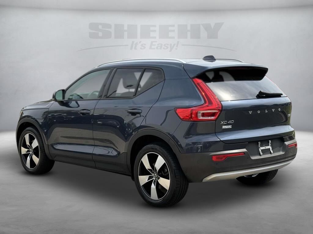 2022 Volvo XC40 Momentum Fredericksburg VA