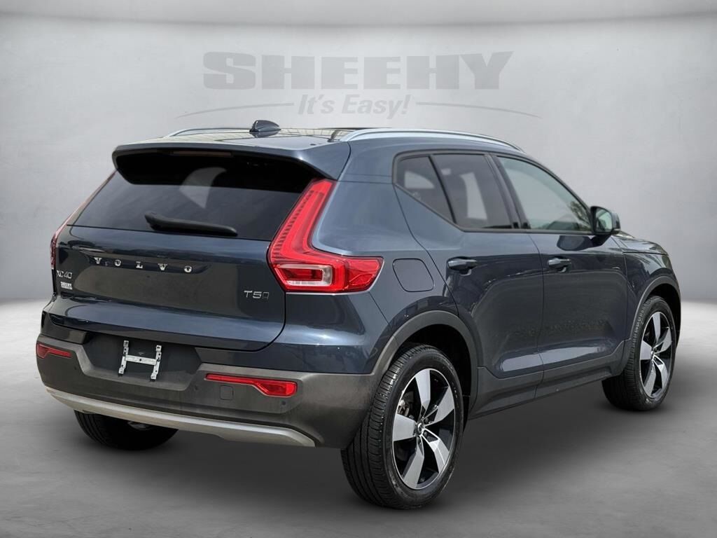 2022 Volvo XC40 Momentum Fredericksburg VA