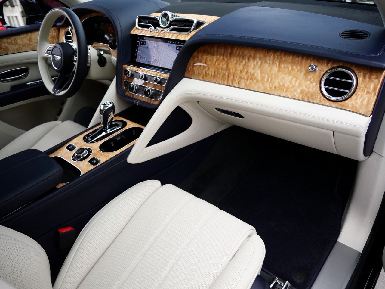 2023 Bentley Bentayga Hybrid Lawrence KS