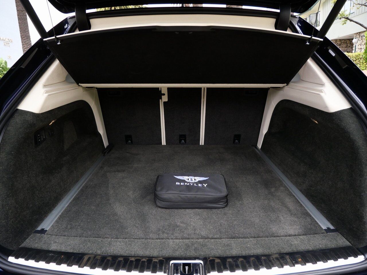 2023 Bentley Bentayga Hybrid Lawrence KS