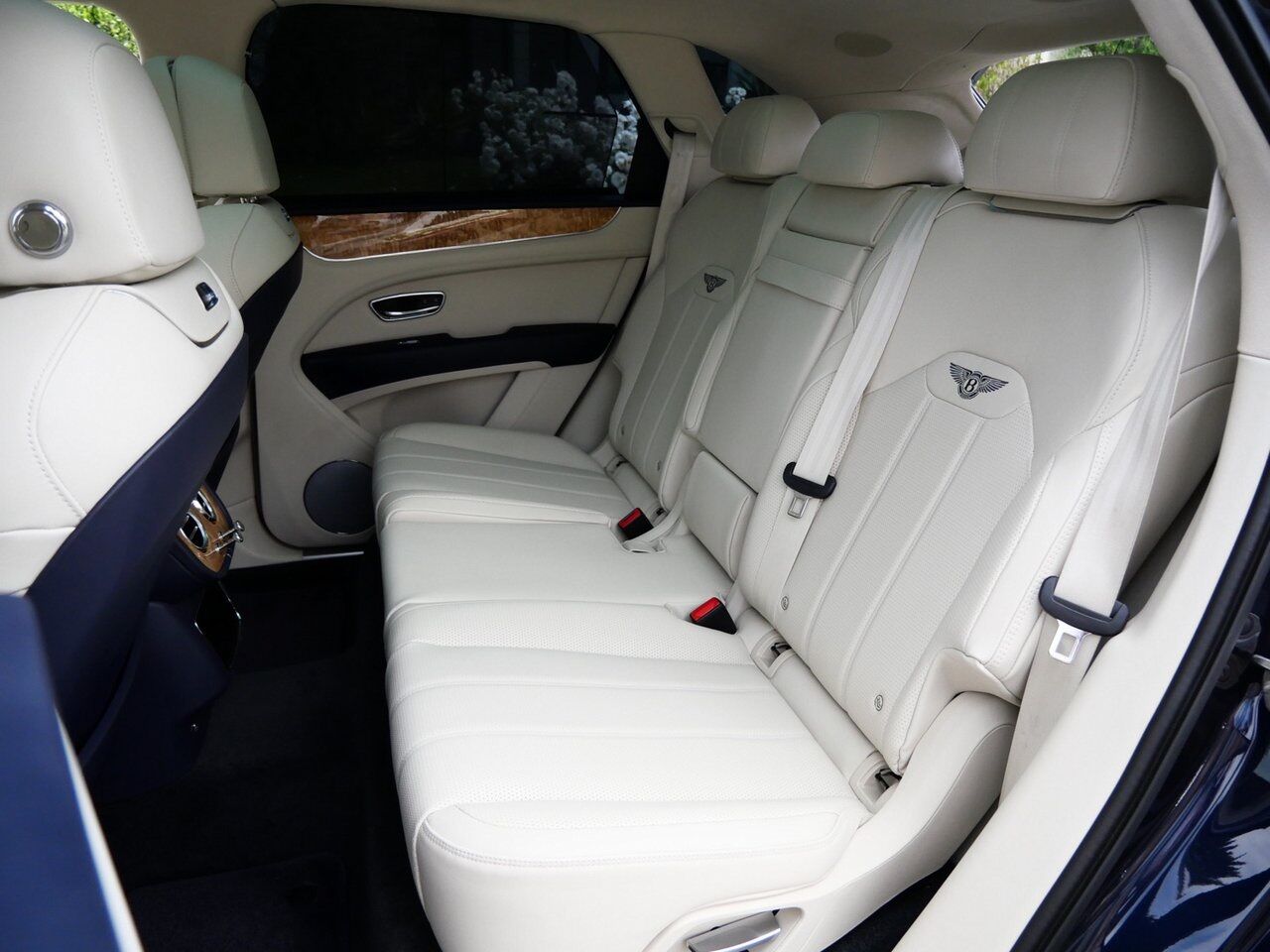 2023 Bentley Bentayga Hybrid Lawrence KS