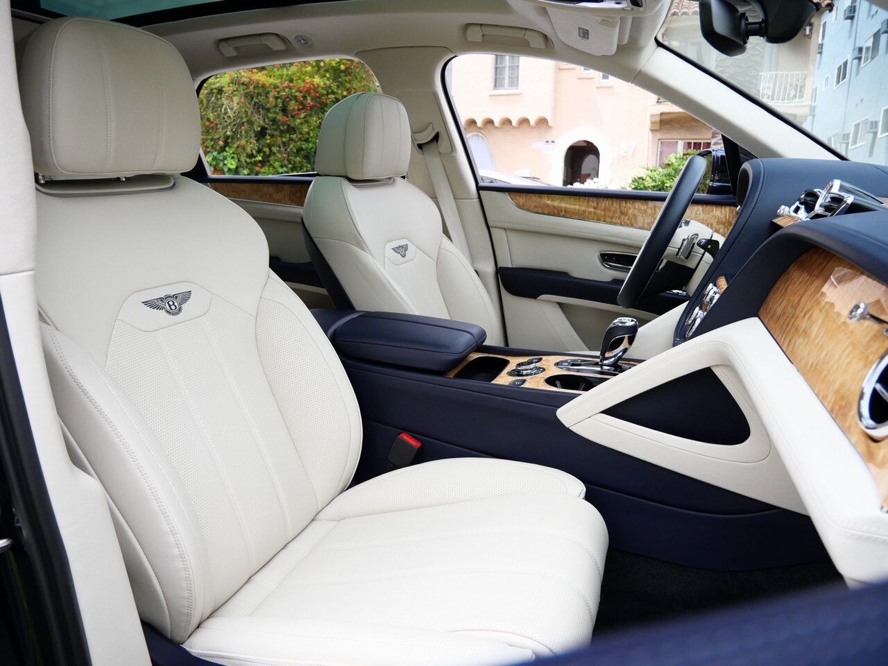 2023 Bentley Bentayga Hybrid Lawrence KS