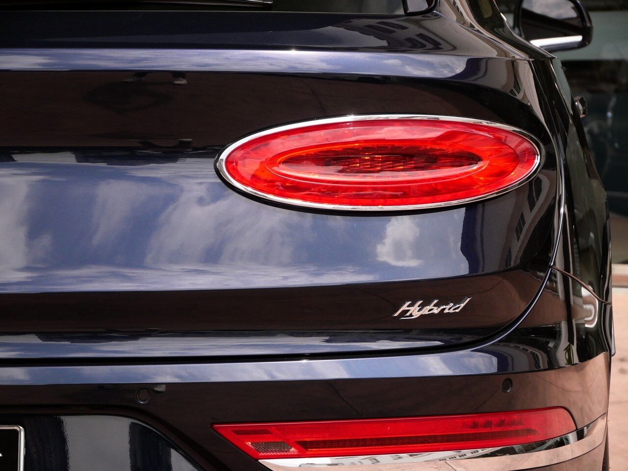 2023 Bentley Bentayga Hybrid Lawrence KS