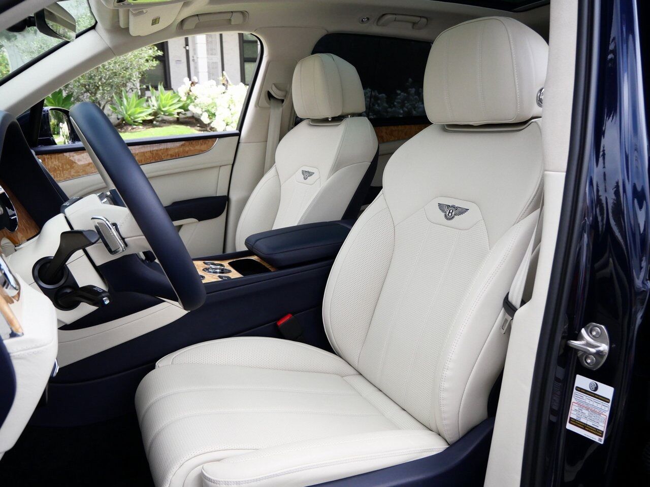 2023 Bentley Bentayga Hybrid