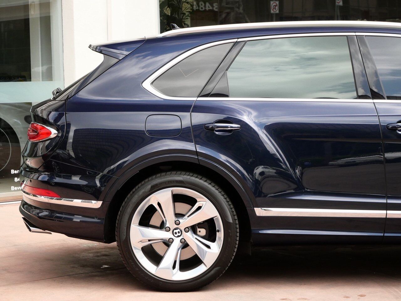 2023 Bentley Bentayga Hybrid Lawrence KS
