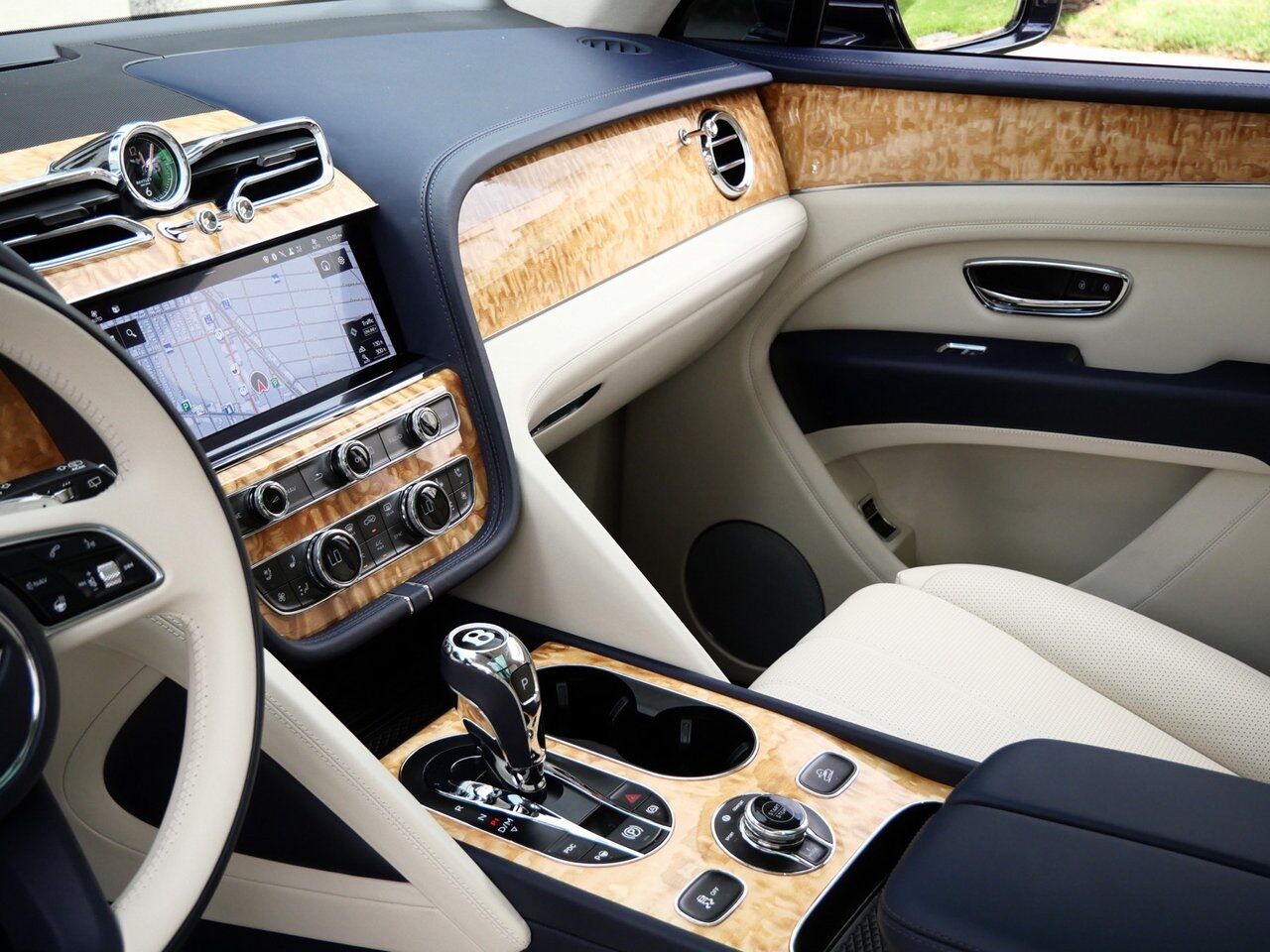 2023 Bentley Bentayga Hybrid Lawrence KS