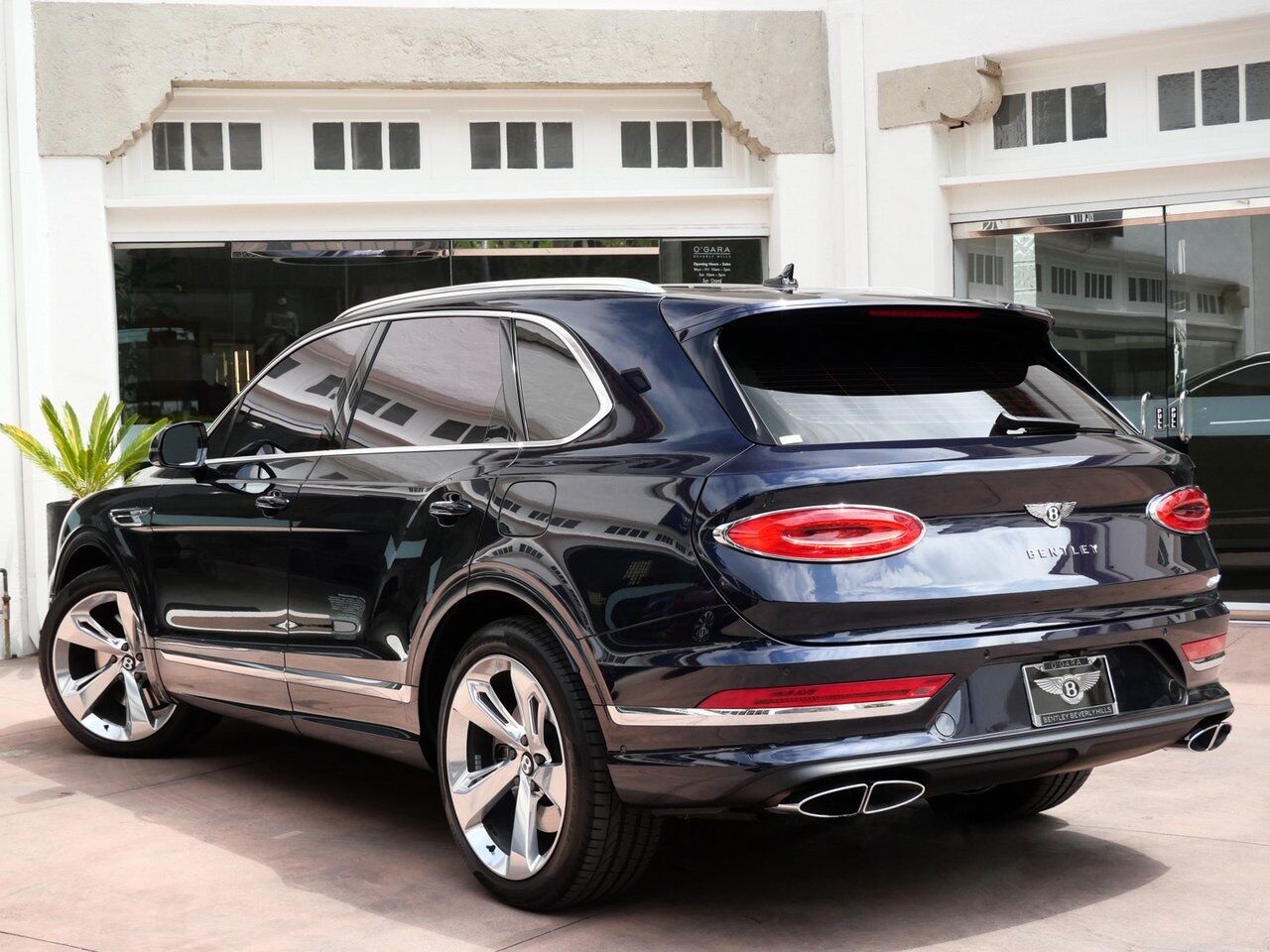 2023 Bentley Bentayga Hybrid