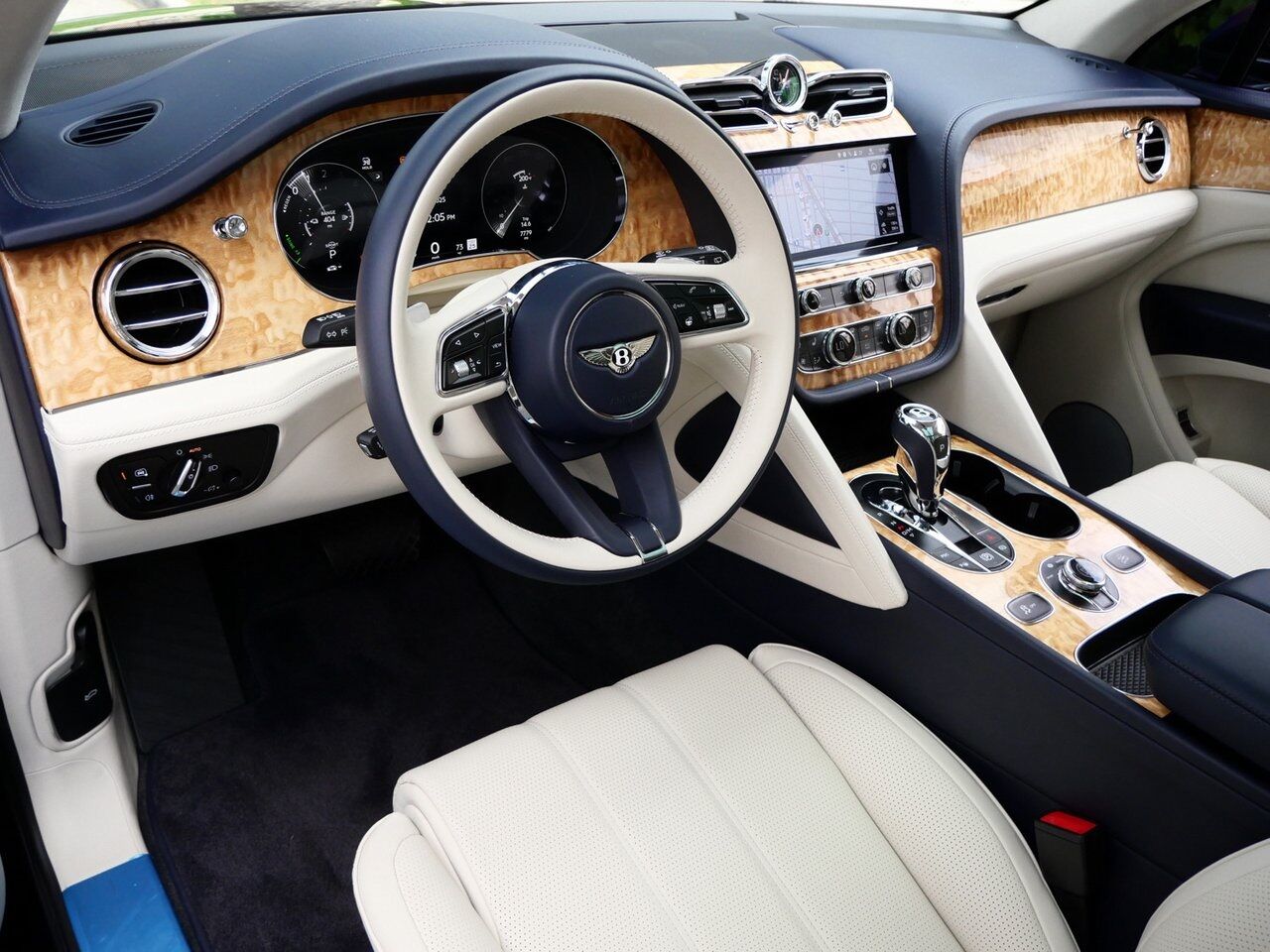 2023 Bentley Bentayga Hybrid Lawrence KS