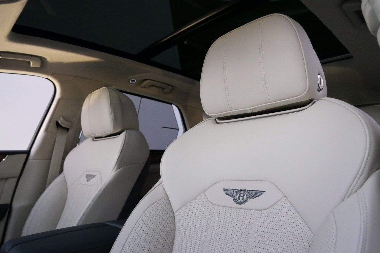 2023 Bentley Bentayga V8 V8 Lawrence KS