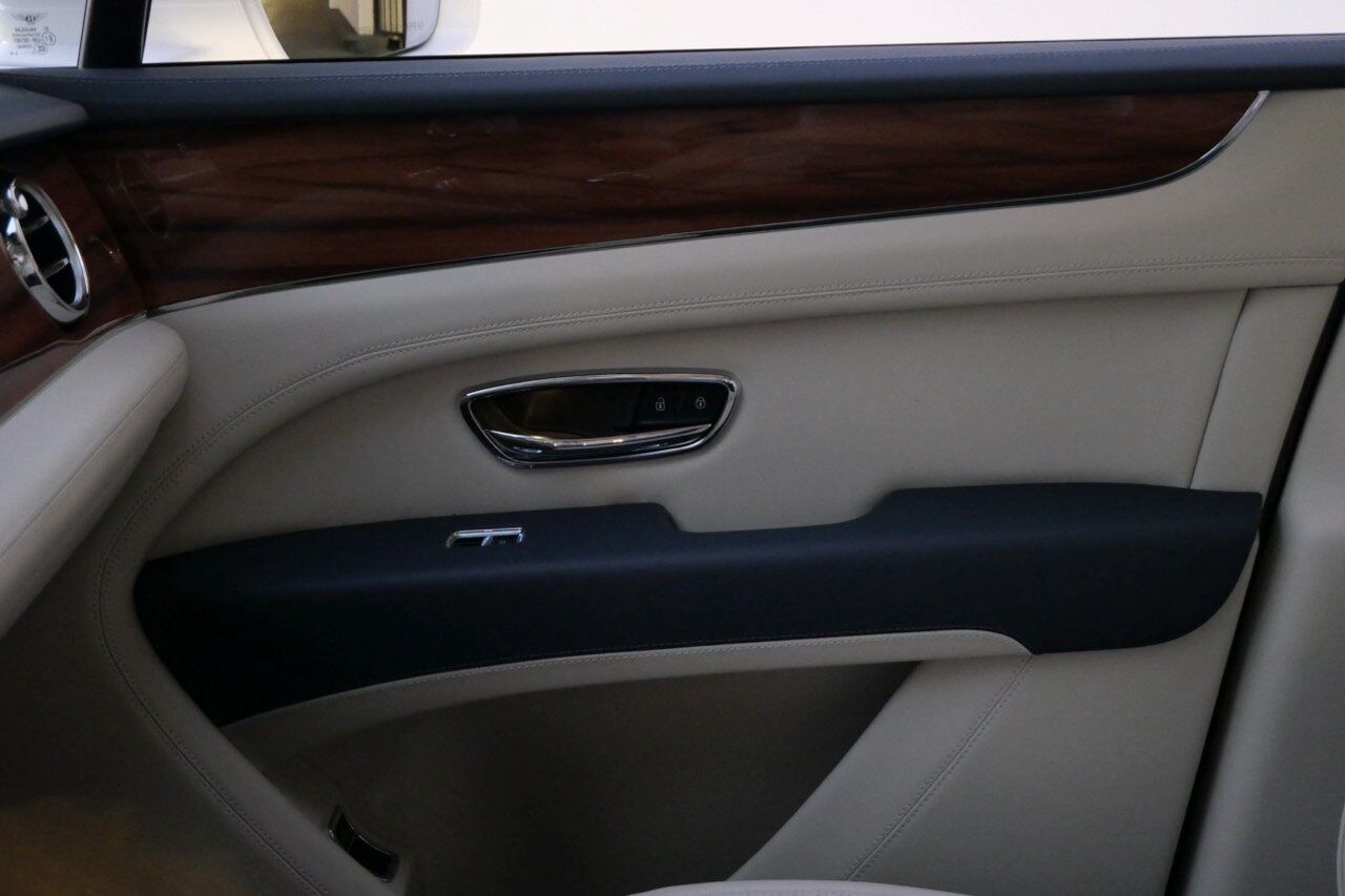 2023 Bentley Bentayga V8 V8 Lawrence KS