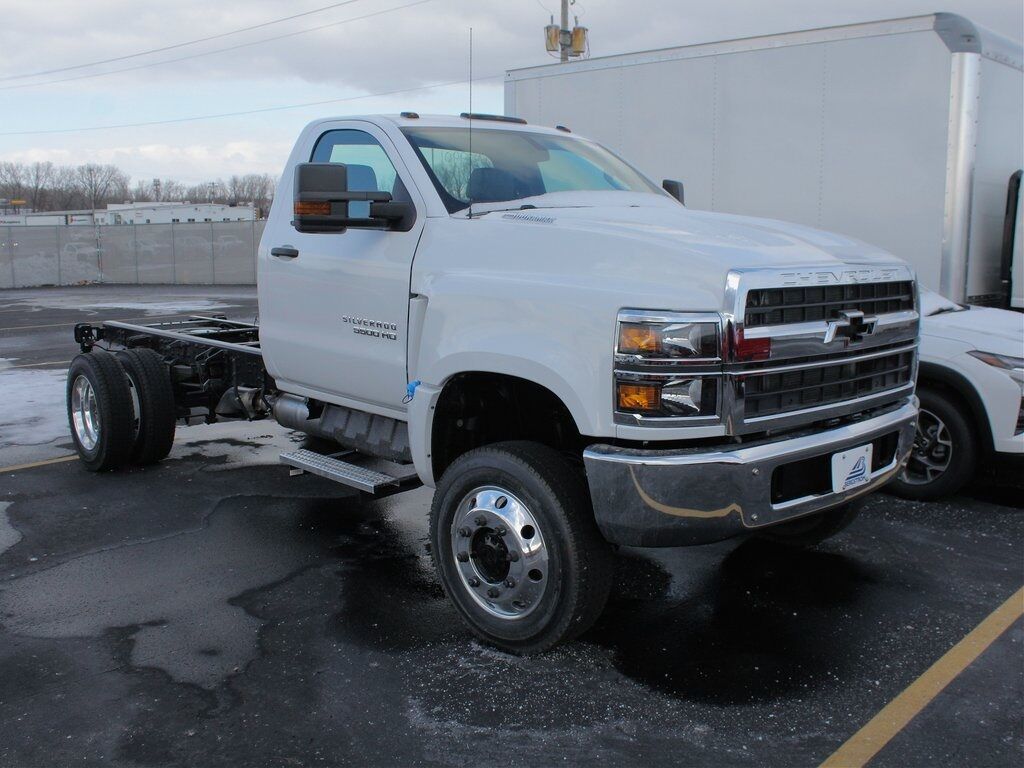 2023 Chevrolet SILVERADO 5500HD Work Truck Green Bay WI