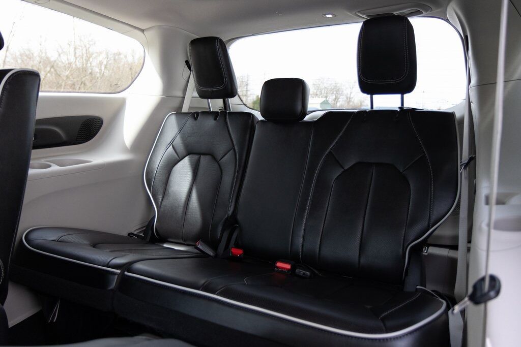 2023 Chrysler Pacifica Hybrid Limited Kenosha WI