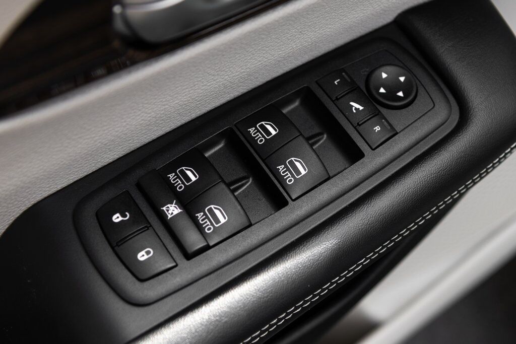 2023 Chrysler Pacifica Hybrid Limited Kenosha WI
