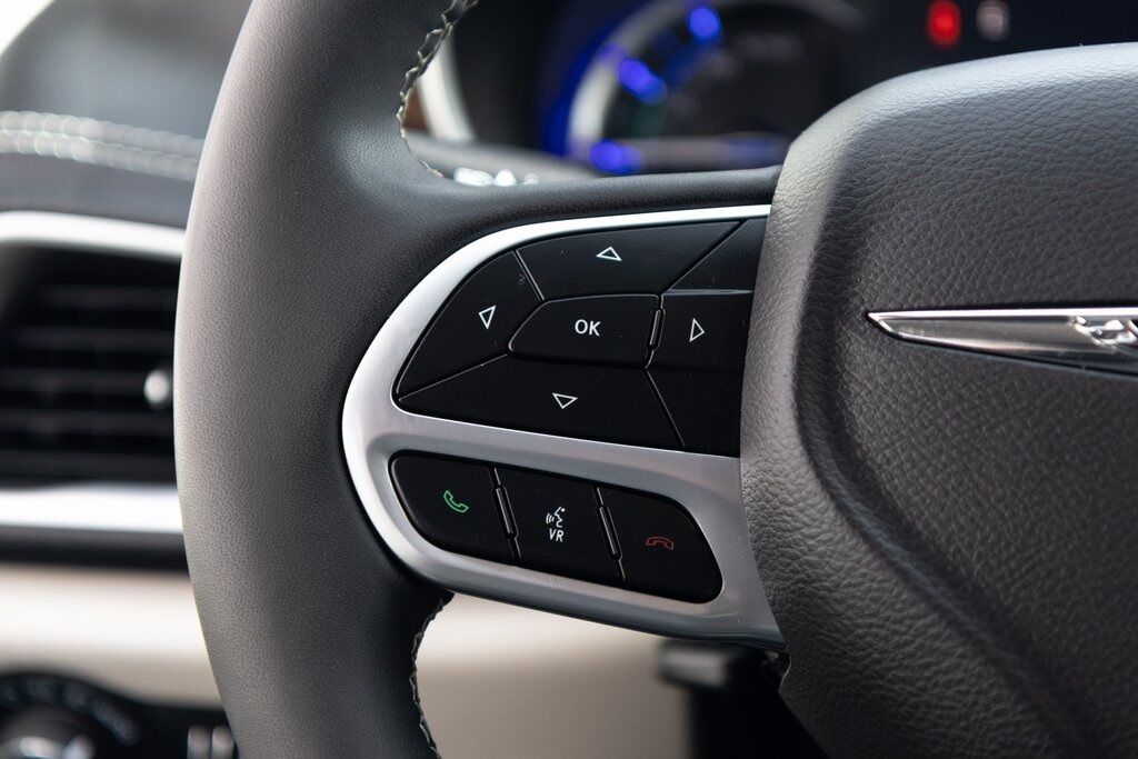 2023 Chrysler Pacifica Hybrid Limited Kenosha WI
