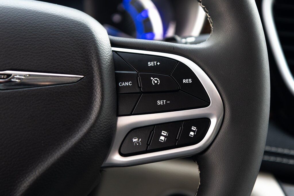 2023 Chrysler Pacifica Hybrid Limited Kenosha WI