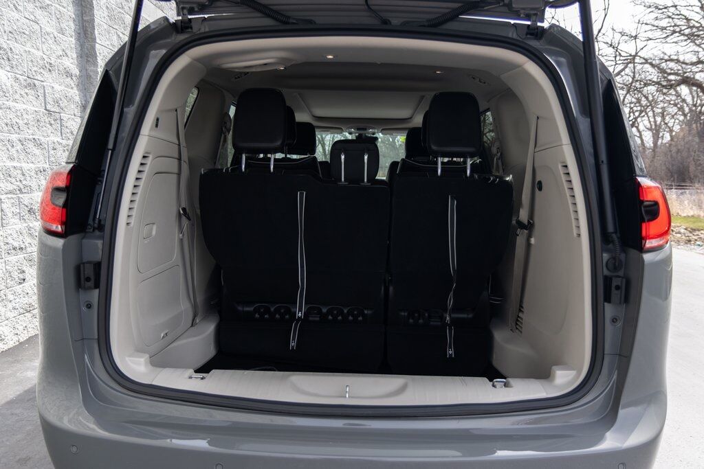 2023 Chrysler Pacifica Hybrid Limited Kenosha WI