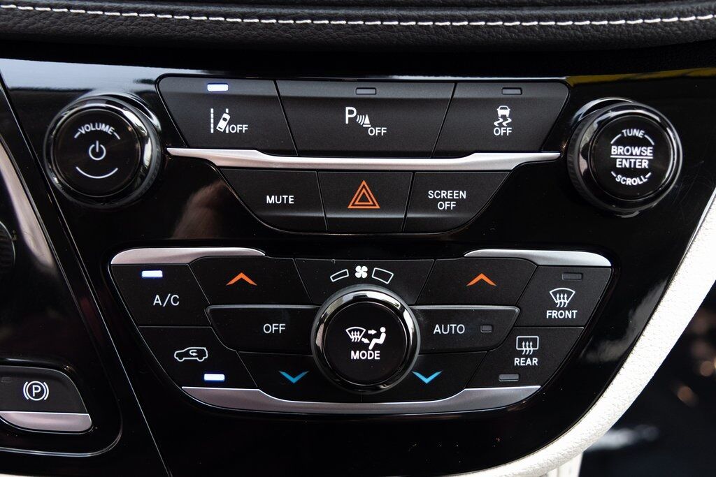 2023 Chrysler Pacifica Hybrid Limited Kenosha WI