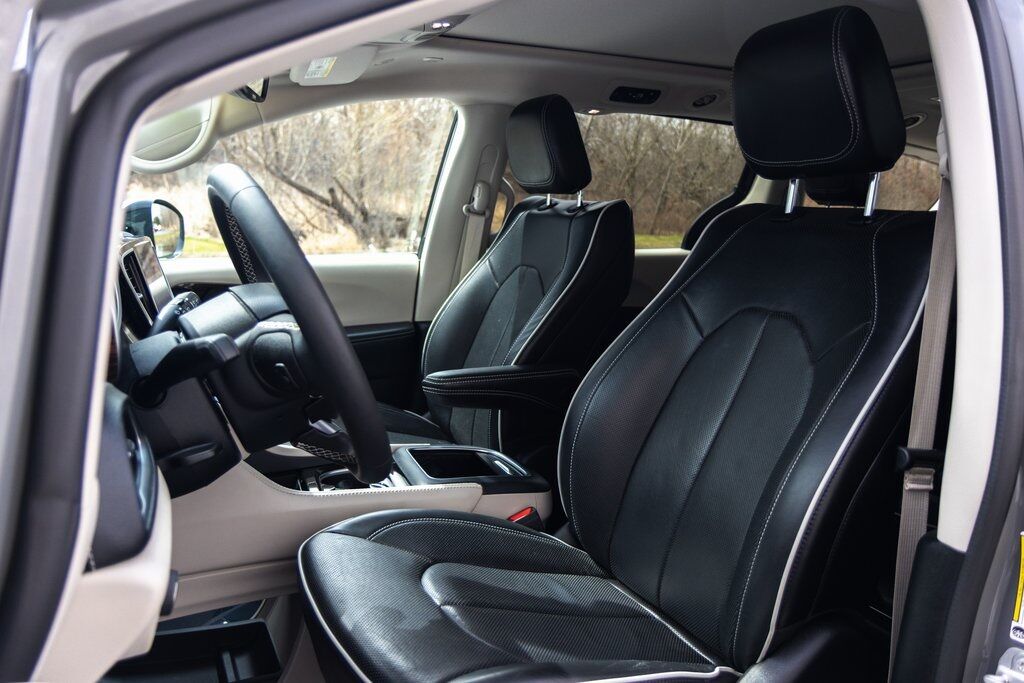 2023 Chrysler Pacifica Hybrid Limited Kenosha WI