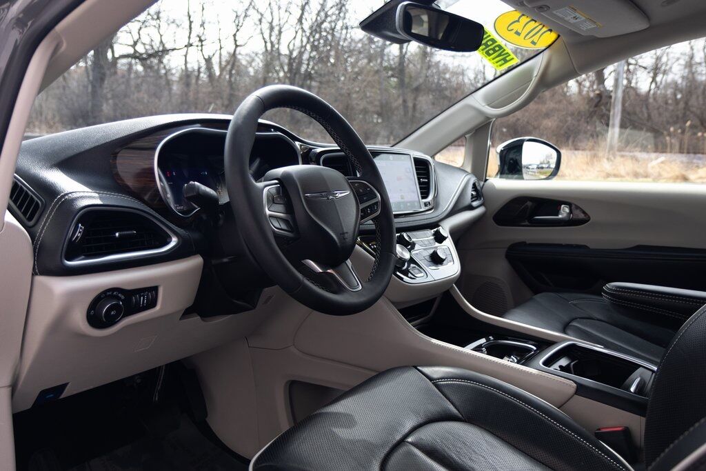 2023 Chrysler Pacifica Hybrid Limited Kenosha WI