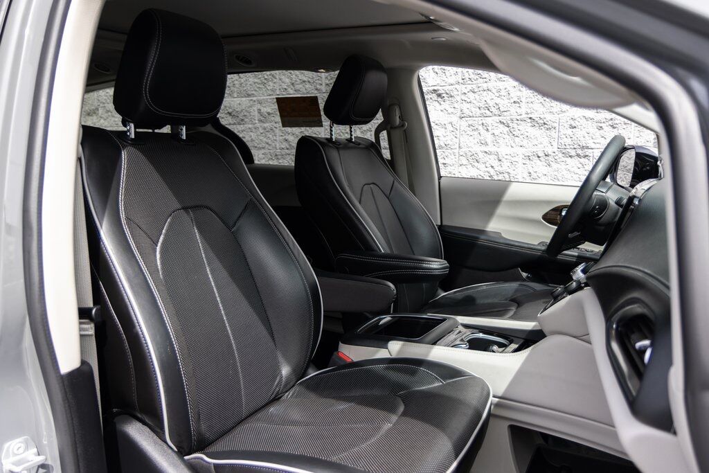 2023 Chrysler Pacifica Hybrid Limited Kenosha WI