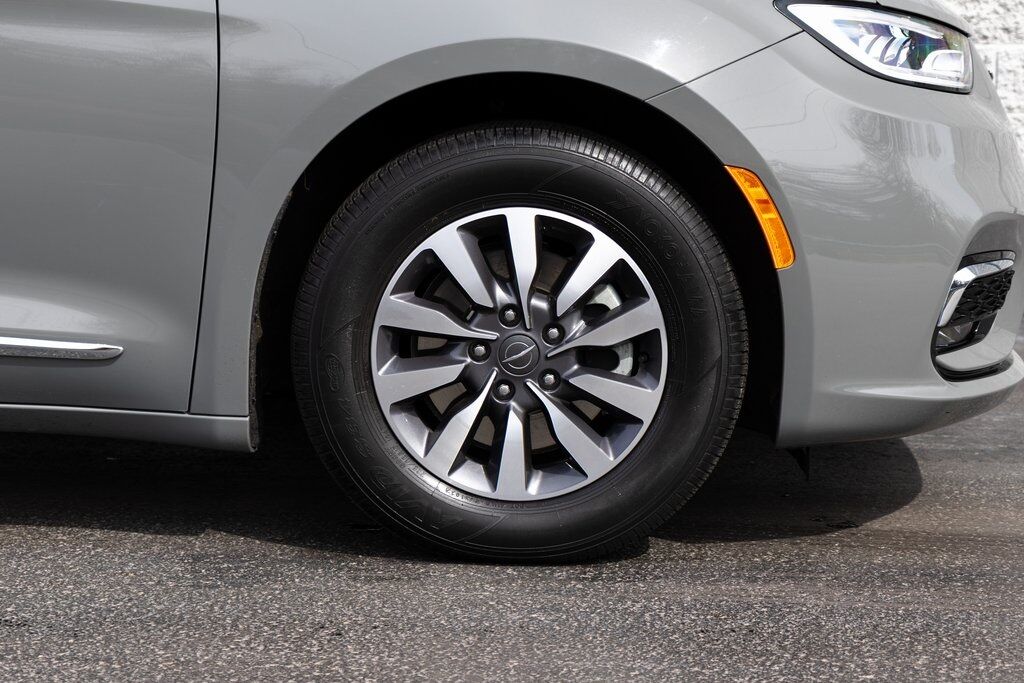 2023 Chrysler Pacifica Hybrid Limited Kenosha WI