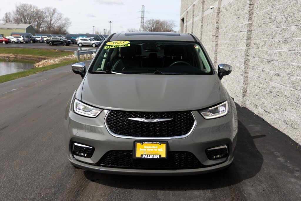2023 Chrysler Pacifica Hybrid Limited Kenosha WI