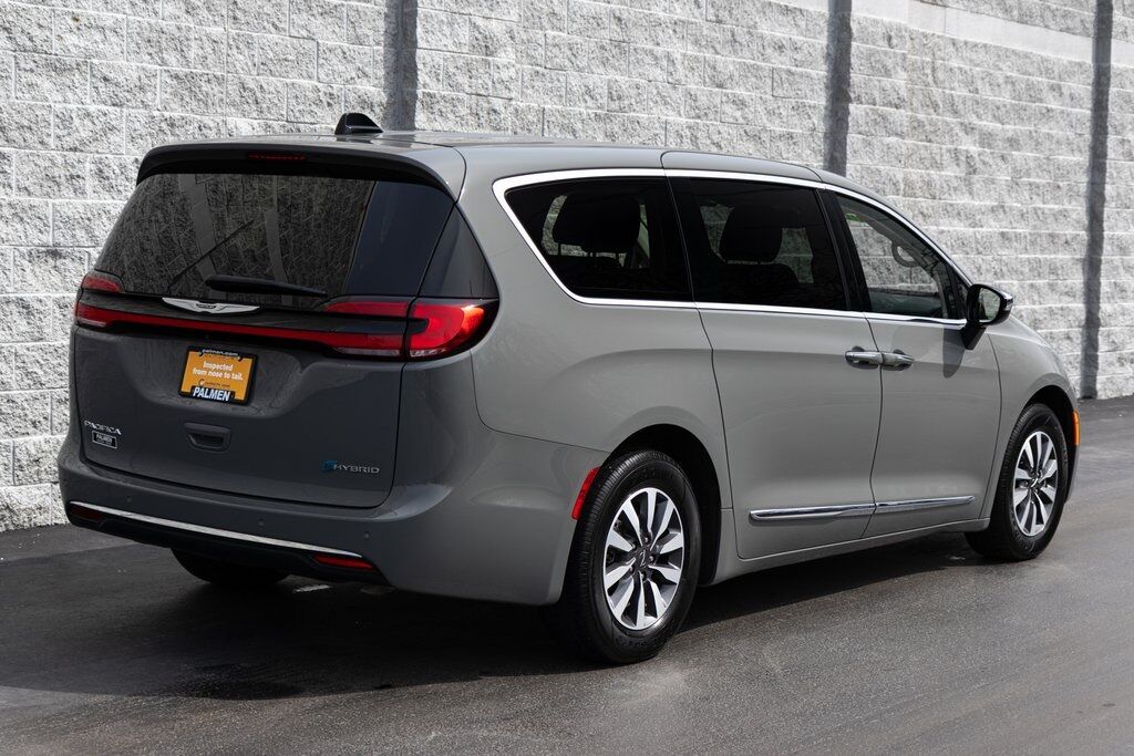 2023 Chrysler Pacifica Hybrid Limited Kenosha WI