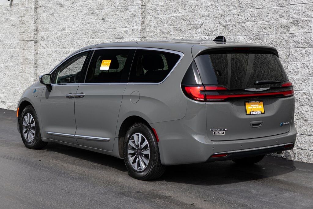 2023 Chrysler Pacifica Hybrid Limited Kenosha WI