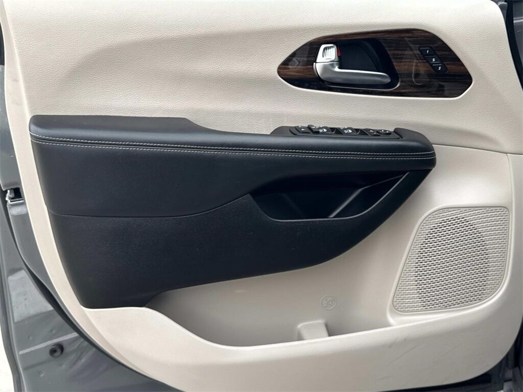 2023 Chrysler Pacifica Limited Quincy MA