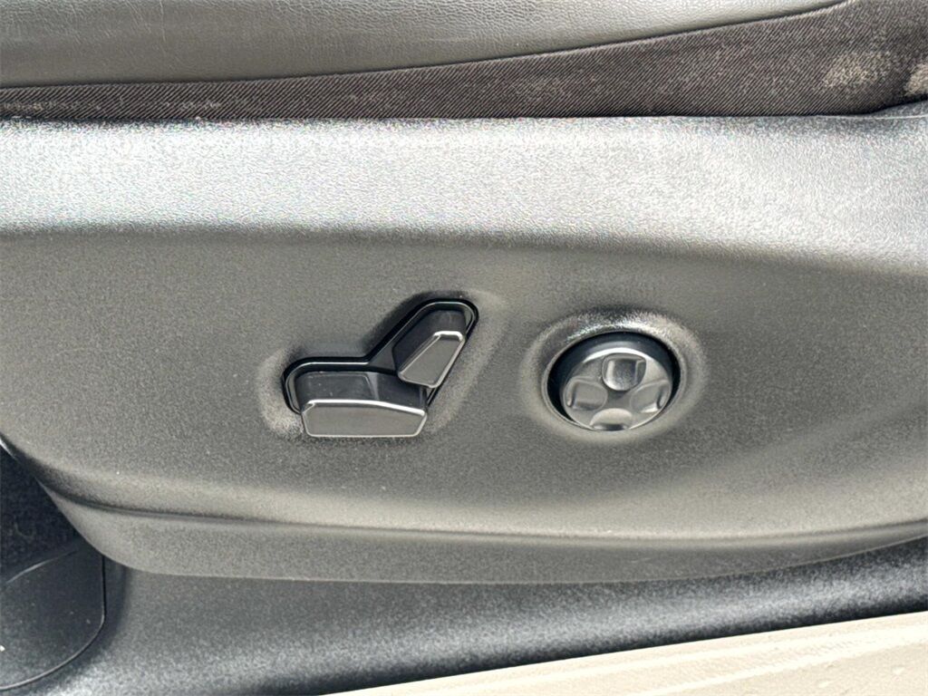 2023 Chrysler Pacifica Limited Quincy MA