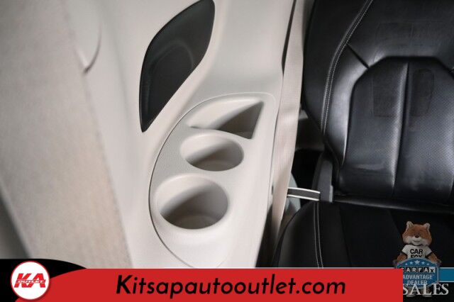 2023 Chrysler Pacifica Touring L / Auto Start / Power & Heated Leather Seats / Heated Steering / Adaptive Cruise / Lane Depart & Blind Spot Alert / Apple CarPlay & Android Auto / Back Up Cam / 3rd Row / Seats 7 / Block Heater / 1-Owner Banglore