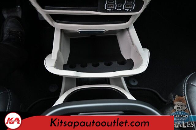 2023 Chrysler Pacifica Touring L / Auto Start / Power & Heated Leather Seats / Heated Steering / Adaptive Cruise / Lane Depart & Blind Spot Alert / Apple CarPlay & Android Auto / Back Up Cam / 3rd Row / Seats 7 / Block Heater / 1-Owner Banglore