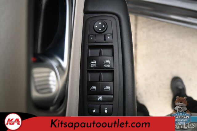 2023 Chrysler Pacifica Touring L / Auto Start / Power & Heated Leather Seats / Heated Steering / Adaptive Cruise / Lane Depart & Blind Spot Alert / Apple CarPlay & Android Auto / Back Up Cam / 3rd Row / Seats 7 / Block Heater / 1-Owner Banglore