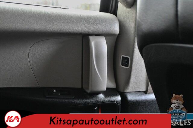 2023 Chrysler Pacifica Touring L / Auto Start / Power & Heated Leather Seats / Heated Steering / Adaptive Cruise / Lane Depart & Blind Spot Alert / Apple CarPlay & Android Auto / Back Up Cam / 3rd Row / Seats 7 / Block Heater / 1-Owner Banglore