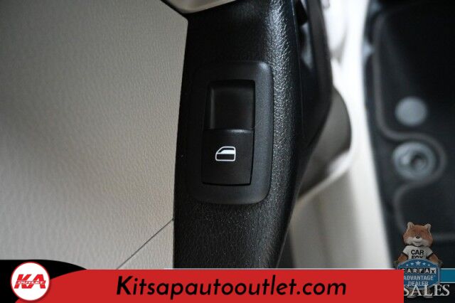 2023 Chrysler Pacifica Touring L / Auto Start / Power & Heated Leather Seats / Heated Steering / Adaptive Cruise / Lane Depart & Blind Spot Alert / Apple CarPlay & Android Auto / Back Up Cam / 3rd Row / Seats 7 / Block Heater / 1-Owner Banglore