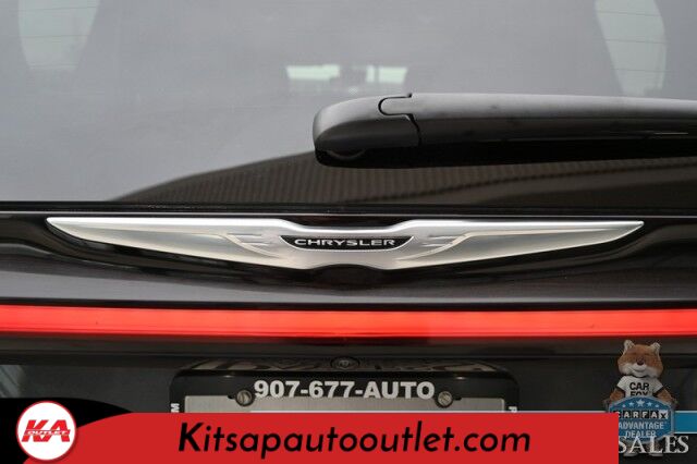 2023 Chrysler Pacifica Touring L / Auto Start / Power & Heated Leather Seats / Heated Steering / Adaptive Cruise / Lane Depart & Blind Spot Alert / Apple CarPlay & Android Auto / Back Up Cam / 3rd Row / Seats 7 / Block Heater / 1-Owner Banglore