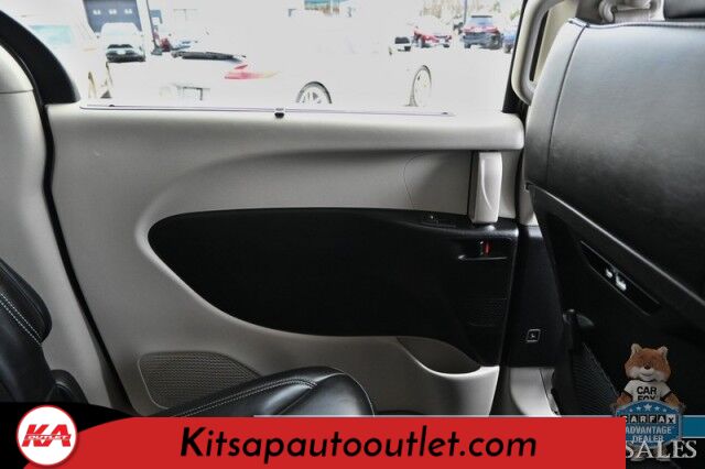 2023 Chrysler Pacifica Touring L / Auto Start / Power & Heated Leather Seats / Heated Steering / Adaptive Cruise / Lane Depart & Blind Spot Alert / Apple CarPlay & Android Auto / Back Up Cam / 3rd Row / Seats 7 / Block Heater / 1-Owner Banglore
