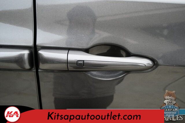 2023 Chrysler Pacifica Touring L / Auto Start / Power & Heated Leather Seats / Heated Steering / Adaptive Cruise / Lane Depart & Blind Spot Alert / Apple CarPlay & Android Auto / Back Up Cam / 3rd Row / Seats 7 / Block Heater / 1-Owner Banglore