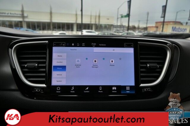 2023 Chrysler Pacifica Touring L / Auto Start / Power & Heated Leather Seats / Heated Steering / Adaptive Cruise / Lane Depart & Blind Spot Alert / Apple CarPlay & Android Auto / Back Up Cam / 3rd Row / Seats 7 / Block Heater / 1-Owner Banglore