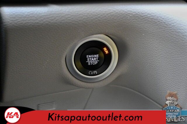 2023 Chrysler Pacifica Touring L / Auto Start / Power & Heated Leather Seats / Heated Steering / Adaptive Cruise / Lane Depart & Blind Spot Alert / Apple CarPlay & Android Auto / Back Up Cam / 3rd Row / Seats 7 / Block Heater / 1-Owner Banglore
