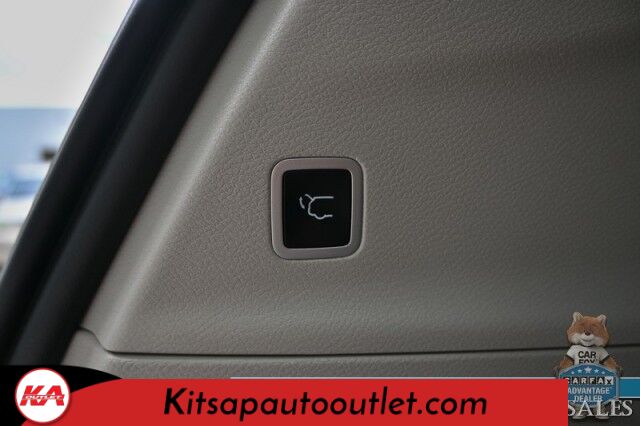 2023 Chrysler Pacifica Touring L / Auto Start / Power & Heated Leather Seats / Heated Steering / Adaptive Cruise / Lane Depart & Blind Spot Alert / Apple CarPlay & Android Auto / Back Up Cam / 3rd Row / Seats 7 / Block Heater / 1-Owner Banglore