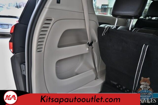2023 Chrysler Pacifica Touring L / Auto Start / Power & Heated Leather Seats / Heated Steering / Adaptive Cruise / Lane Depart & Blind Spot Alert / Apple CarPlay & Android Auto / Back Up Cam / 3rd Row / Seats 7 / Block Heater / 1-Owner Banglore