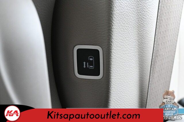 2023 Chrysler Pacifica Touring L / Auto Start / Power & Heated Leather Seats / Heated Steering / Adaptive Cruise / Lane Depart & Blind Spot Alert / Apple CarPlay & Android Auto / Back Up Cam / 3rd Row / Seats 7 / Block Heater / 1-Owner Banglore
